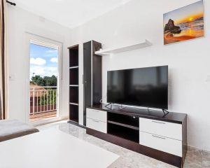 Salón con televisión